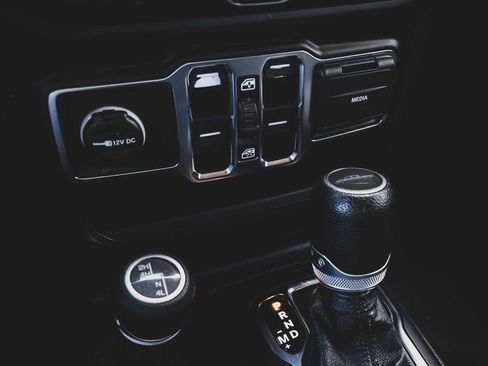 Used 2020 Jeep Gladiator Sport w/ Quick Order Package 24S image 13