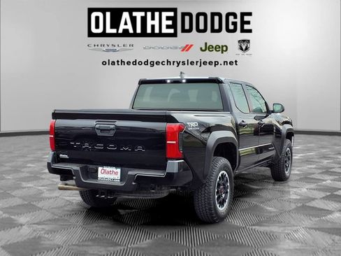 Used 2024 Toyota Tacoma TRD Off-Road image 28
