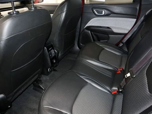 Used 2025 Jeep Compass Latitude image 20