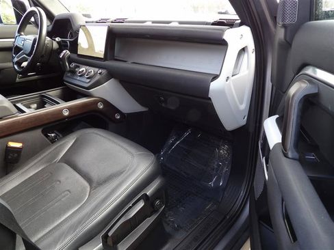 Used 2022 Land Rover Defender 110 S image 10