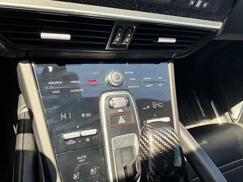 Used 2020 Porsche Cayenne Turbo AWD/4WD image 21