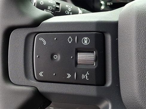 New 2025 Land Rover Defender 110 S image 18