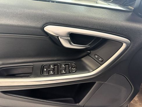 Used 2018 Volvo V60 T5 Cross Country w/ Convenience Package image 14