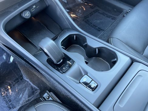 Used 2025 Volvo XC40 B5 Core image 26