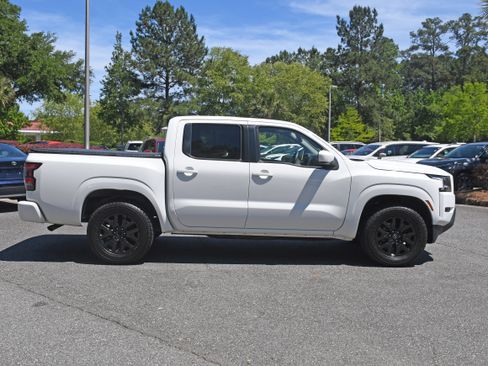 Used 2023 Nissan Frontier SV RWD image 5