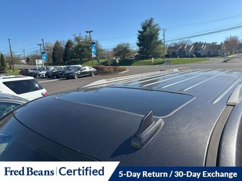 Used 2017 GMC Yukon XL SLT w/ Premium Edition image 6