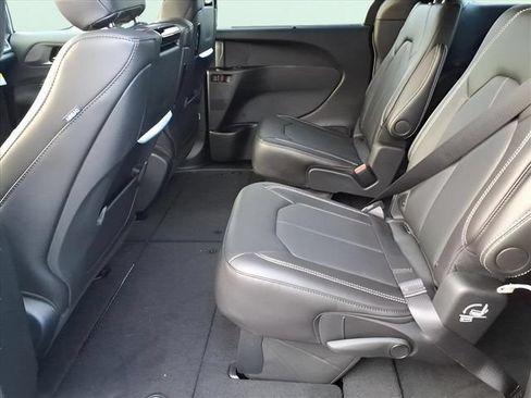 New 2026 Chrysler Pacifica Select AWD/4WD image 11