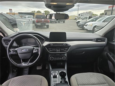 Used 2021 Ford Escape SE w/ SE Sport Appearance Package image 18