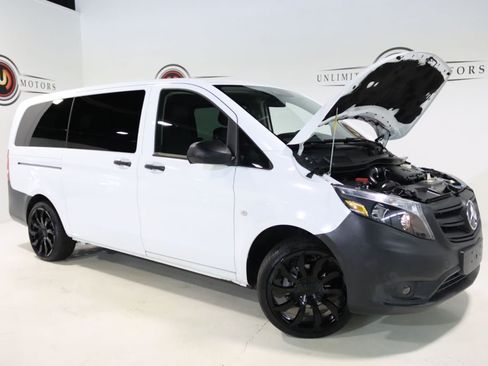 Used 2023 Mercedes-Benz Metris Passenger image 29