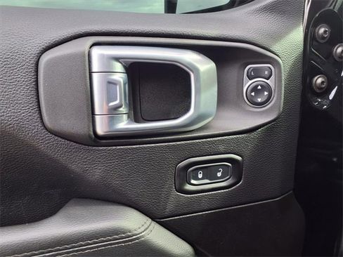 Used 2021 Jeep Wrangler Unlimited Sahara image 31