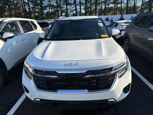 Used 2024 Kia Seltos SX w/ SX Sunroof Package image 8