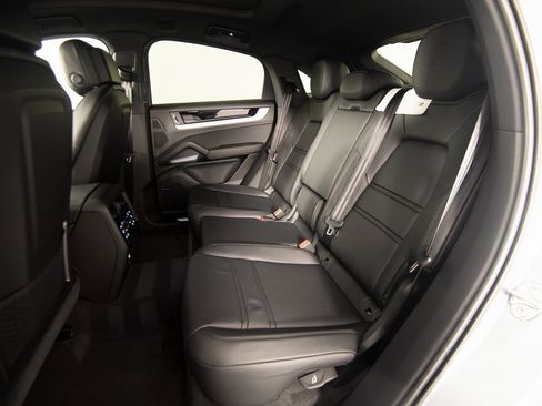 New 2026 Porsche Cayenne Coupe image 34