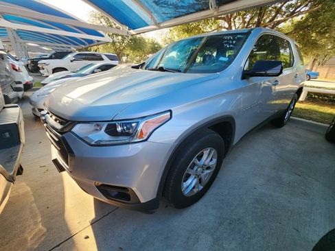 Used 2020 Chevrolet Traverse LS FWD image 2