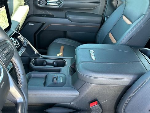 Used 2025 GMC Sierra 2500 AT4 w/ AT4 Premium Plus Package image 17