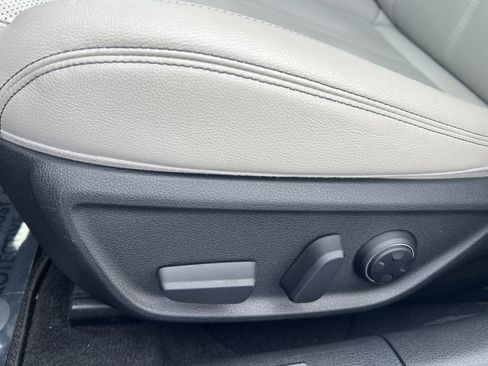 Used 2022 Genesis G70 2.0T image 23