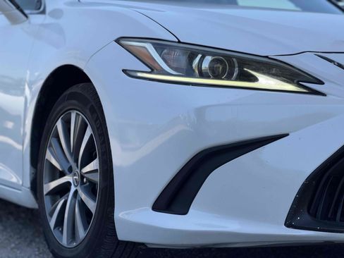 Used 2019 Lexus ES 300h w/ Accessory Package 2 FWD image 6