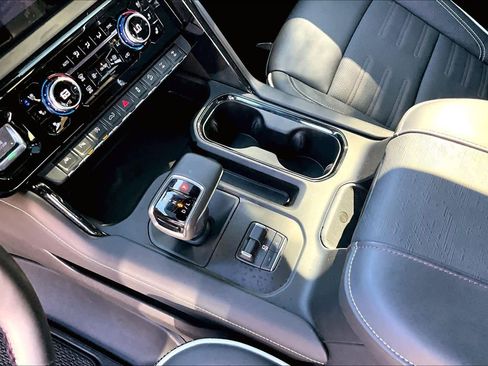 Used 2025 GMC Sierra 1500 AT4X image 17