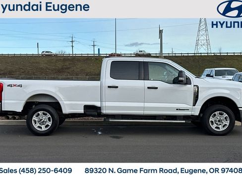 Used 2025 Ford F250 XLT image 2