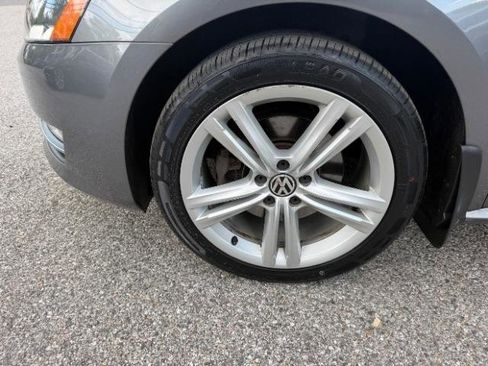 Used 2012 Volkswagen Passat TDI SEL Premium FWD image 11