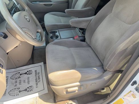 Used 2009 Toyota Sienna LE FWD image 16