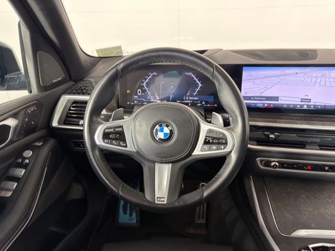 Used 2024 BMW X7 xDrive40i w/ M Sport Package image 15