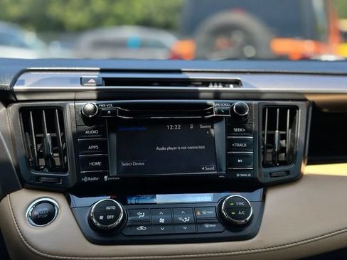 Used 2018 Toyota RAV4 XLE AWD/4WD image 14