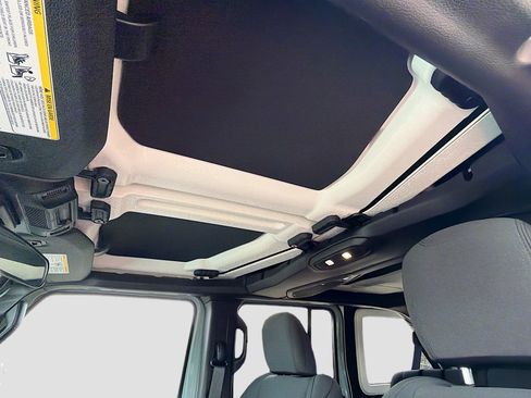 Used 2024 Jeep Wrangler Willys image 26