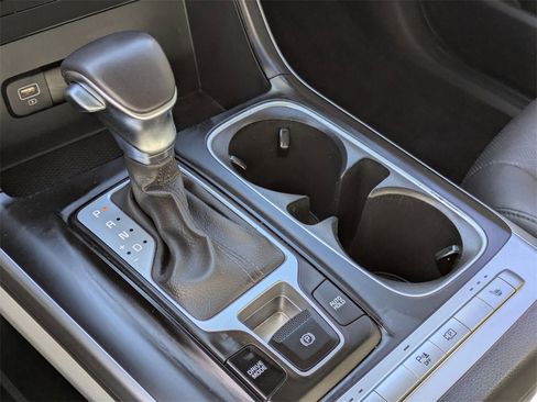 Used 2024 Kia Carnival LX image 23