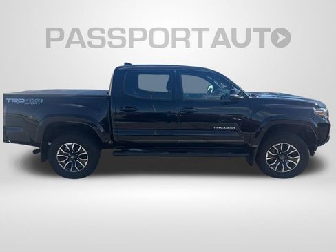 Used 2020 Toyota Tacoma TRD Sport w/ Technology Package image 2