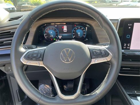 Used 2024 Volkswagen Atlas SE image 17