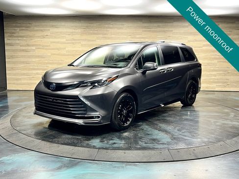 Used 2024 Toyota Sienna Platinum AWD/4WD image 5