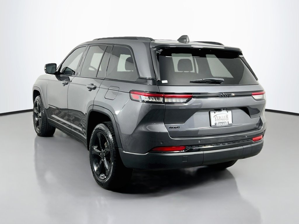 Used 2024 Jeep Grand Cherokee Altitude AWD/4WD image 5