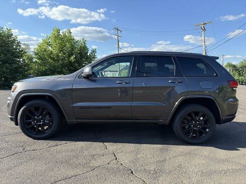 Used 2019 Jeep Grand Cherokee Altitude AWD/4WD image 4