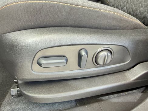 Used 2024 Chevrolet Equinox LT FWD image 16