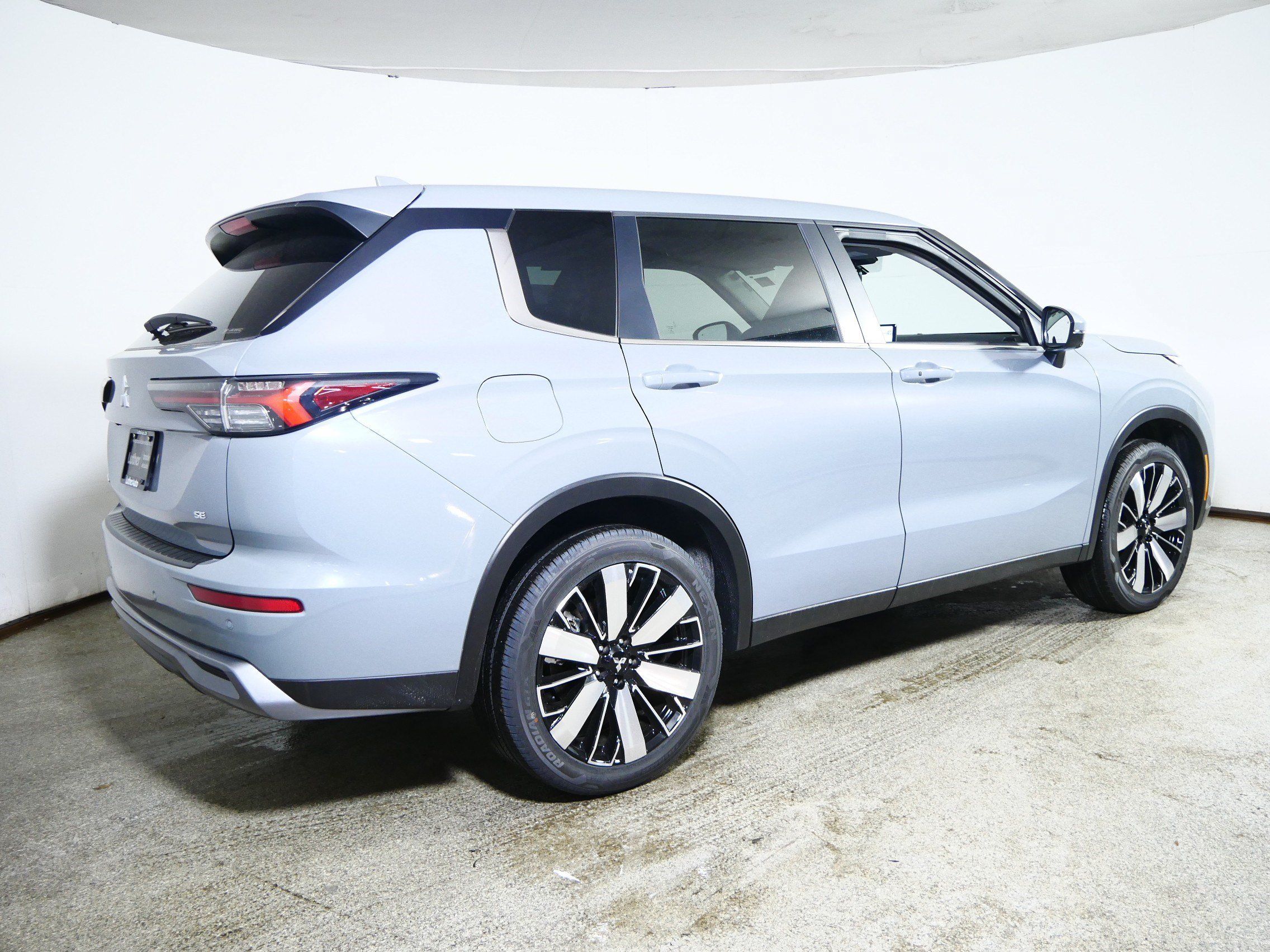 New 2026 Mitsubishi Outlander SE AWD/4WD image 2