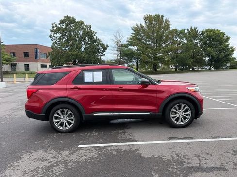 Used 2021 Ford Explorer XLT w/ Equipment Group 202A AWD/4WD image 27