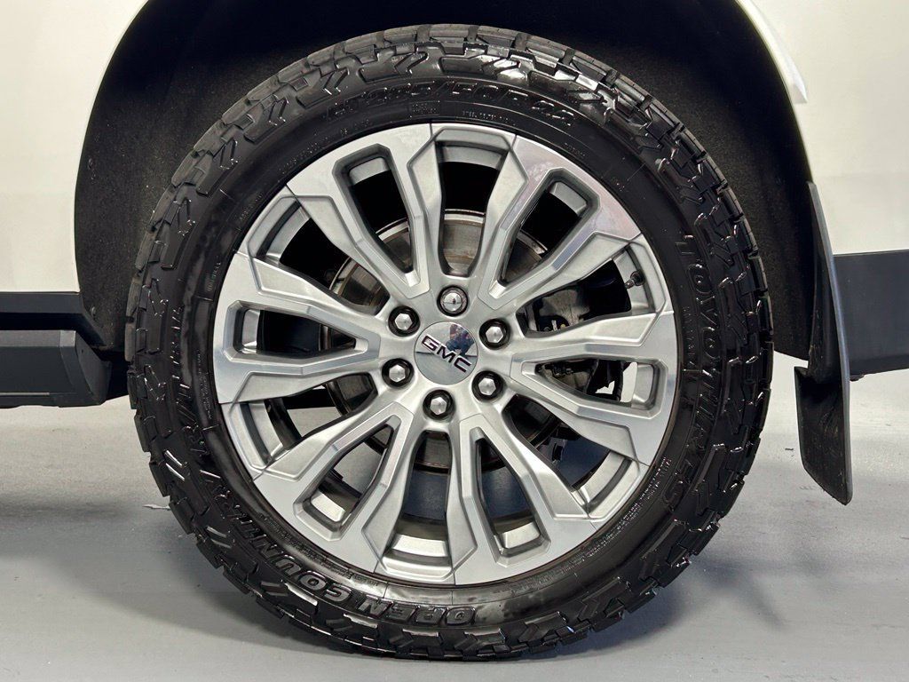 Used 2023 GMC Yukon XL Denali AWD/4WD image 42