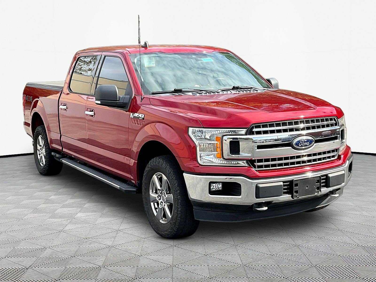 Used 2019 Ford F150 XLT w/ Equipment Group 302A Luxury AWD/4WD image 3