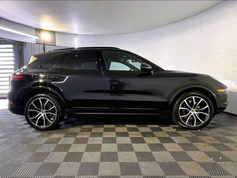 Certified 2023 Porsche Cayenne AWD/4WD image 8