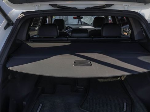 Certified 2022 Volkswagen Tiguan SEL R-Line image 28