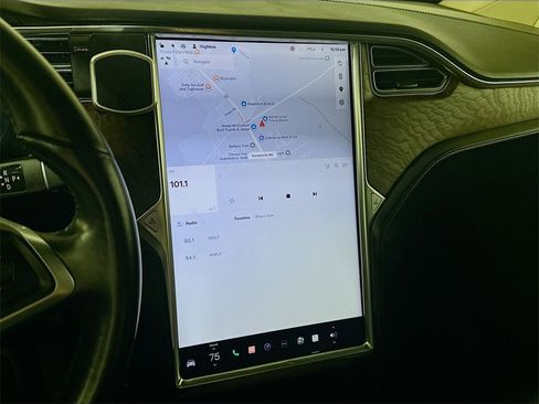 Used 2017 Tesla Model X 75D image 17