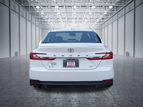 Used 2025 Toyota Camry SE FWD image 9