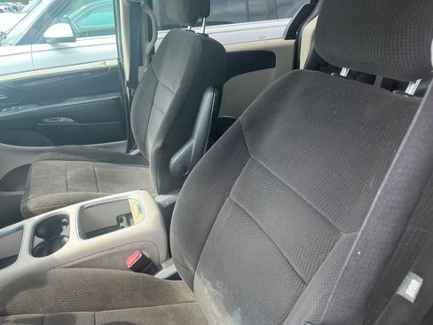 Used 2012 Dodge Grand Caravan SXT FWD image 22