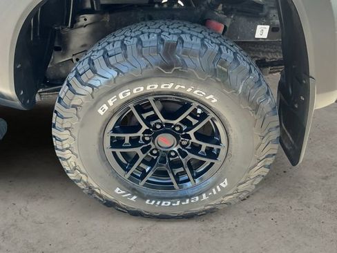 Used 2020 Toyota Tacoma TRD Pro AWD/4WD image 9