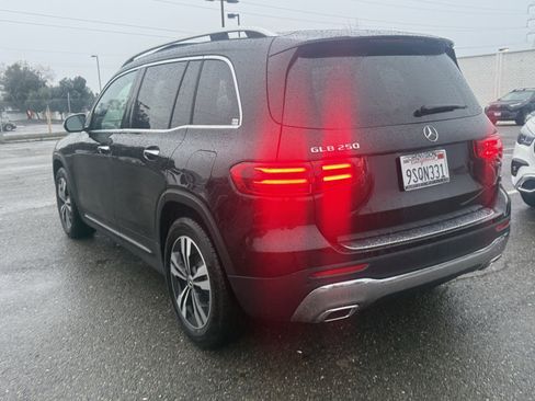 Used 2025 Mercedes-Benz GLB 250 image 3
