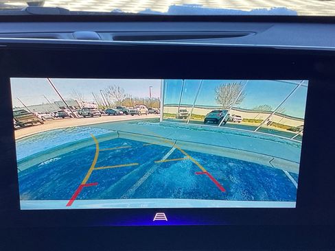 Used 2025 Chevrolet Trax LT w/ LT Convenience Package image 11