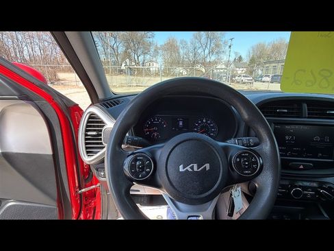 Used 2022 Kia Soul LX FWD image 11