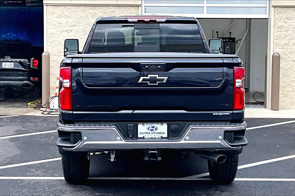 Used 2024 Chevrolet Silverado 2500 LTZ w/ LTZ Convenience Package AWD/4WD image 3