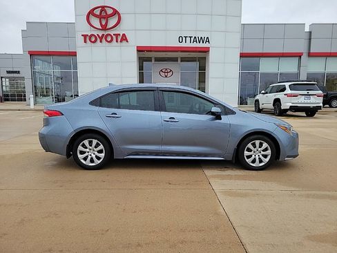 Used 2025 Toyota Corolla LE image 4