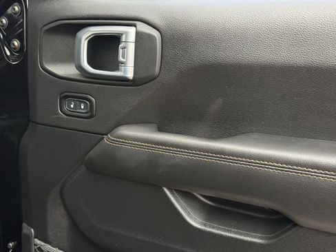 Used 2021 Jeep Wrangler Unlimited Sahara image 29
